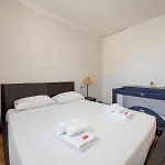 Bicocca, Free Parking, Private Garage, Metro M5 200m, Garden, Kids & Pet Friendly Appartamento