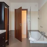 Appartamento Bicocca, Free Parking, Private Garage, Metro M5 200m, Garden, Kids & Pet Friendly Milano