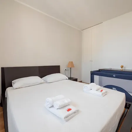Bicocca, Free Parking, Private Garage, Metro M5 200m, Garden, Kids & Pet Friendly Appartement