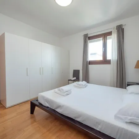 Bicocca, Free Parking, Private Garage, Metro M5 200m, Garden, Kids & Pet Friendly Milano