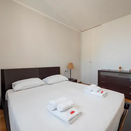 Bicocca, Free Parking, Private Garage, Metro M5 200m, Garden, Kids & Pet Friendly Appartamento Milano