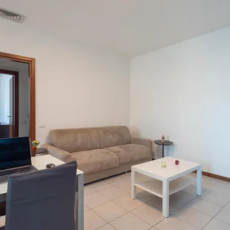 Appartamento Bicocca, Free Parking, Private Garage, Metro M5 200m, Garden, Kids & Pet Friendly Milano