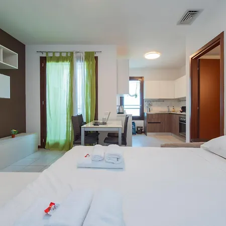Bicocca, Free Parking, Private Garage, Metro M5 200m, Garden, Kids & Pet Friendly Milano