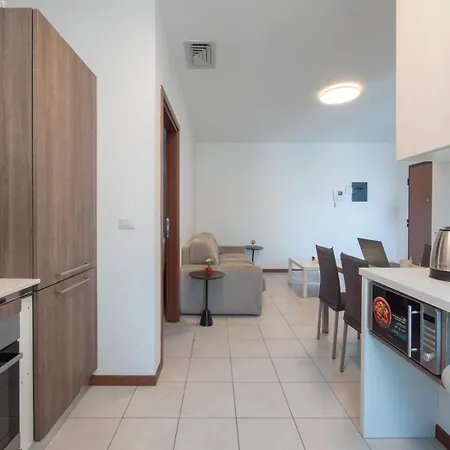 Appartement Bicocca, Free Parking, Private Garage, Metro M5 200m, Garden, Kids & Pet Friendly Milaan