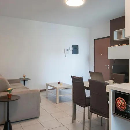Appartement Bicocca, Free Parking, Private Garage, Metro M5 200m, Garden, Kids & Pet Friendly *