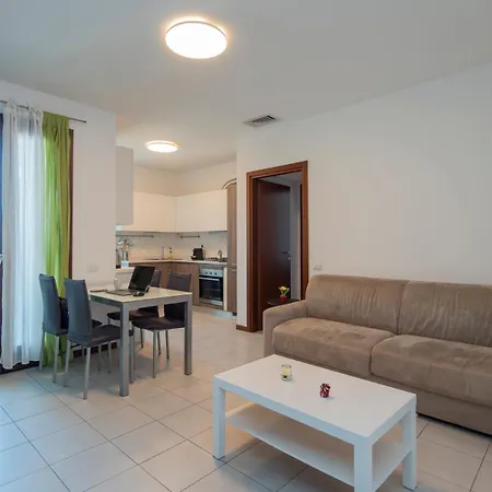 Bicocca, Free Parking, Private Garage, Metro M5 200m, Garden, Kids & Pet Friendly Appartement *
