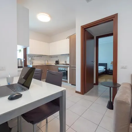 Bicocca, Free Parking, Private Garage, Metro M5 200m, Garden, Kids & Pet Friendly Milaan