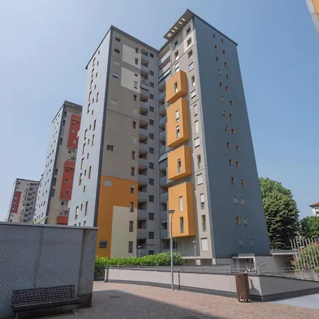 Bicocca, Free Parking, Private Garage, Metro M5 200m, Garden, Kids & Pet Friendly Milaan