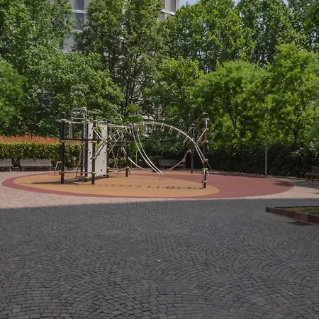 Bicocca, Free Parking, Private Garage, Metro M5 200m, Garden, Kids & Pet Friendly * Milaan