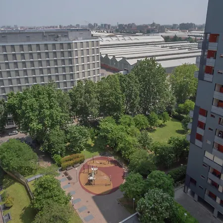 Bicocca, Free Parking, Private Garage, Metro M5 200m, Garden, Kids & Pet Friendly Milaan