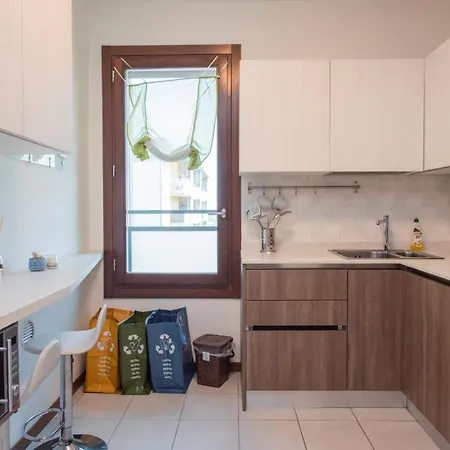 Bicocca, Free Parking, Private Garage, Metro M5 200m, Garden, Kids & Pet Friendly Milaan