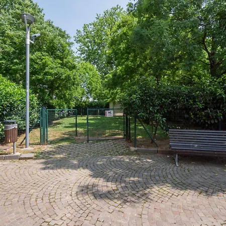 Bicocca, Free Parking, Private Garage, Metro M5 200m, Garden, Kids & Pet Friendly Appartement