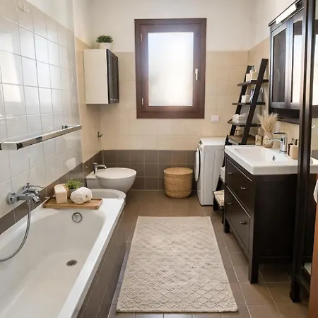 Bicocca, Free Parking, Private Garage, Metro M5 200m, Garden, Kids & Pet Friendly Milaan