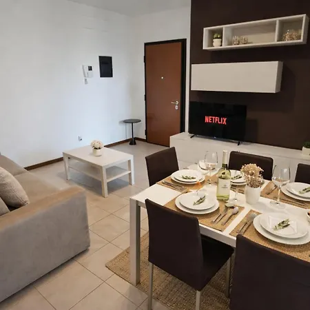 Bicocca, Free Parking, Private Garage, Metro M5 200m, Garden, Kids & Pet Friendly Appartement Milaan